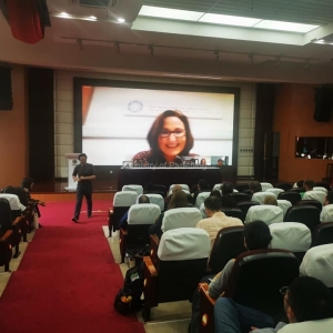 Jeannie-delivering-self-harm-online-training-to-school-staff-in-China
